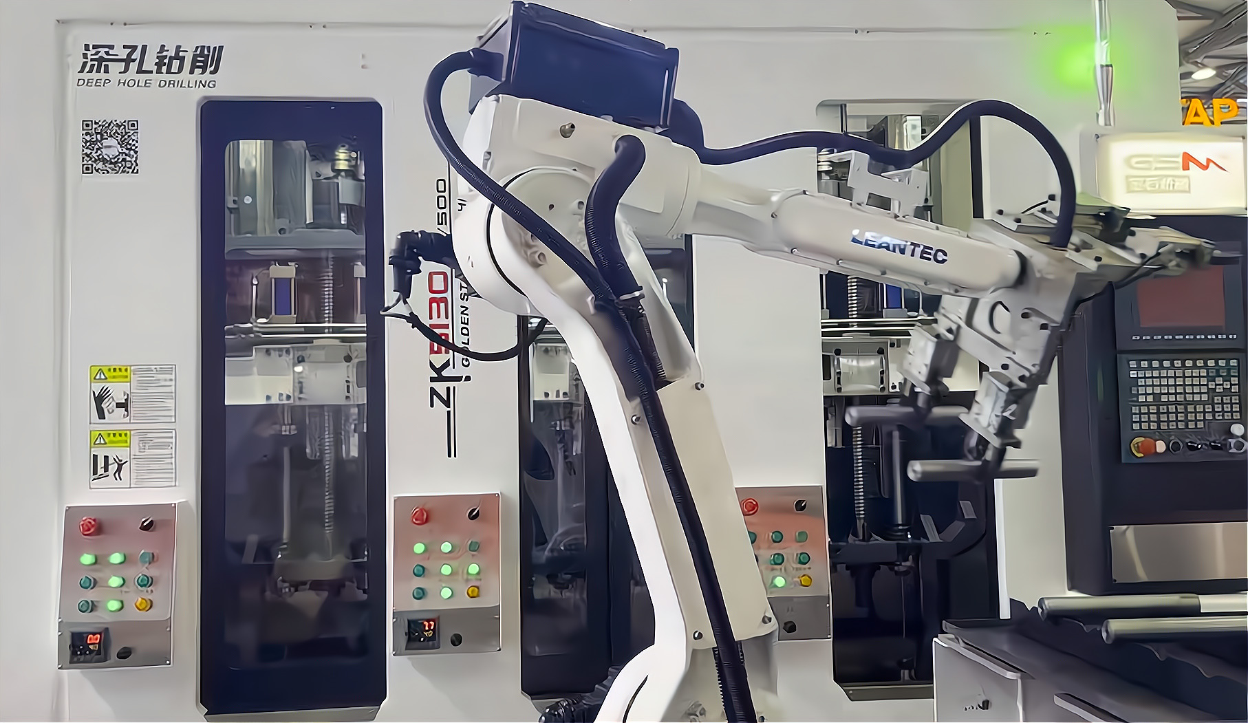 ZK5120×6/500 倒立六軸深孔鉆床配置六軸機器人，加工新能源電機軸單機自動化